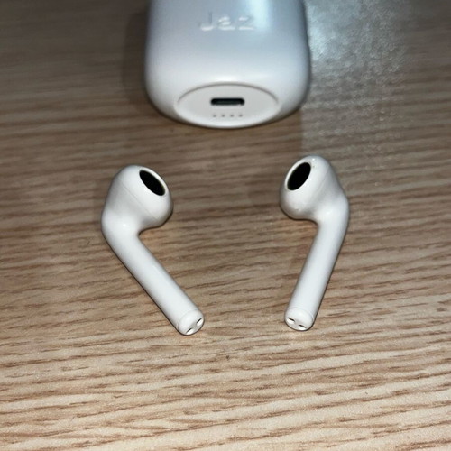Bluetooth earbuds like new with charger