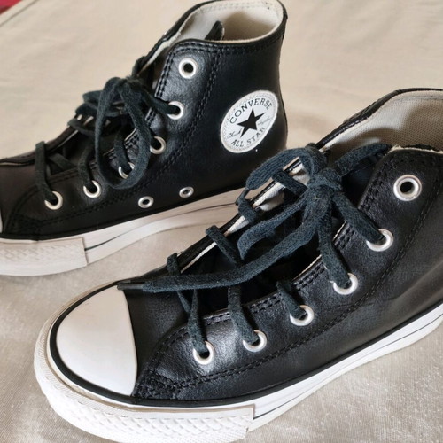 Converse All Star Chuck Taylor kids leather ankle boots as new, size 32