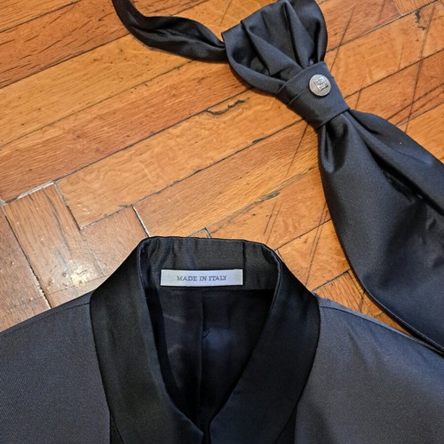 Italian Carlo Pignatelli groom suit like new with shirt, tie and belt