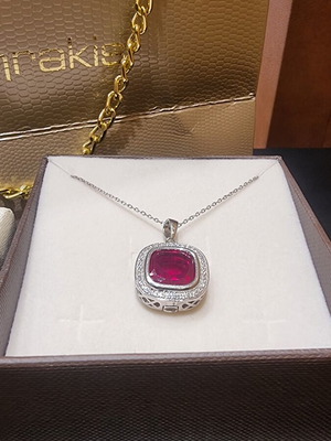 925 silver pendant with chain and zircon stones