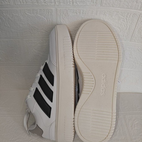Adidas Courtblock Bold women's sneaker, white and black