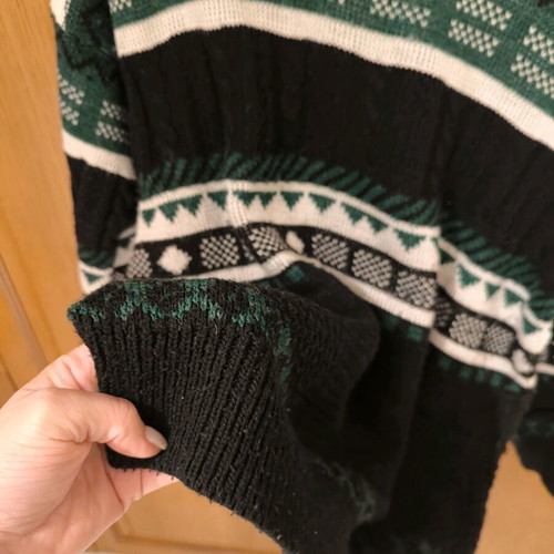 Knitted men's tricolor long-sleeve sweater used, size S-M