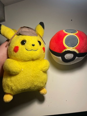 Pikachu plush collectible like new with Pokémon ball gift 20cm
