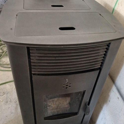 MBZ Italfuoco Ambra Hydro pellet stove like new with radiator