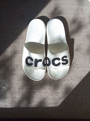 Crocs Iconic Comfort σαν καινούργιο, παντόφλες μαύρο και άσπρο