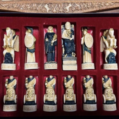 Alabaster chess set Dikas like new with hand-painted pieces