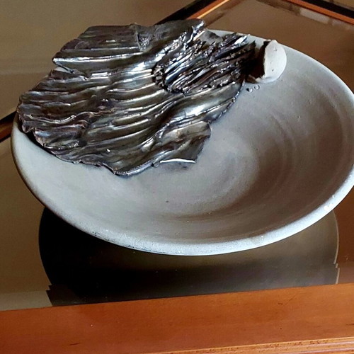 Very impressive decorative tabletop plate