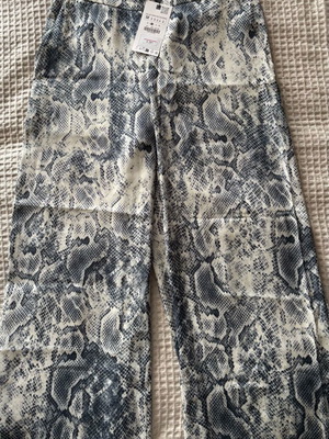 Zara pants animal print new with tags, size M