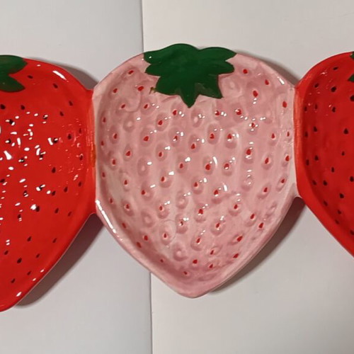 Hoff Interieur ceramic serving dish, strawberry design