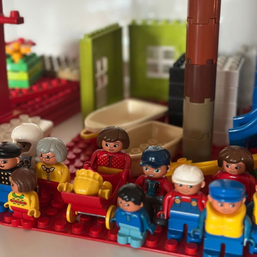 Various LEGO TUBLO used