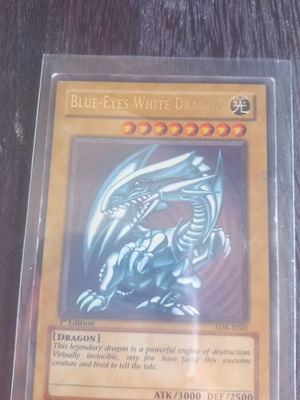 Blue Eyes White Dragon SDK-E001 ultra rare card