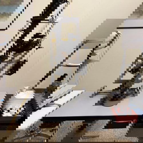 Οφθαλμολογικός εξοπλισμός μεταχειρισμένος με δοκιμαστικά γυαλιά και Haag Streit