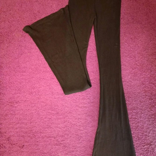 Black bell-bottom leggings like new, size S