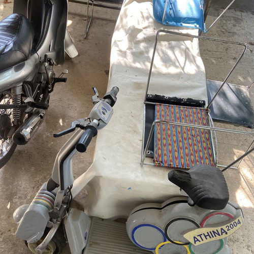 Electric scooter like new with two large batteries