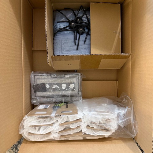 Roborock S7 with Auto Emptying Dock like new and extra consumables