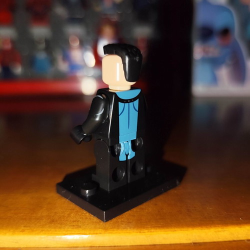 Movincihawk Mark Grayson minifigure like new with accessories