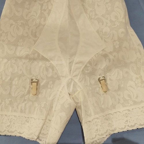 White latex new thigh and buttocks shaper