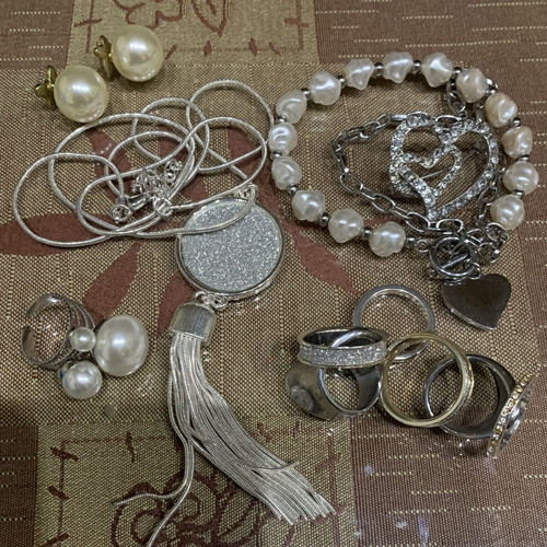Fo Bijoux5 jewelry set almost like new white and silver