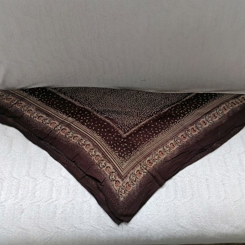 Headscarf like new, brown, size 75/75 cm