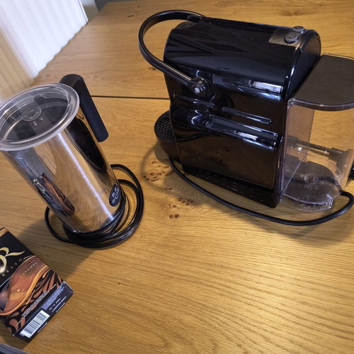 Nespresso coffee machine with milk frother and LOR capsule pack like new