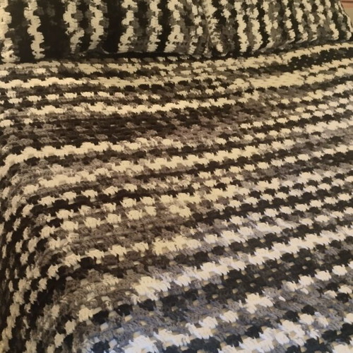 Handmade knitted wool blanket with two pillowcases, like new