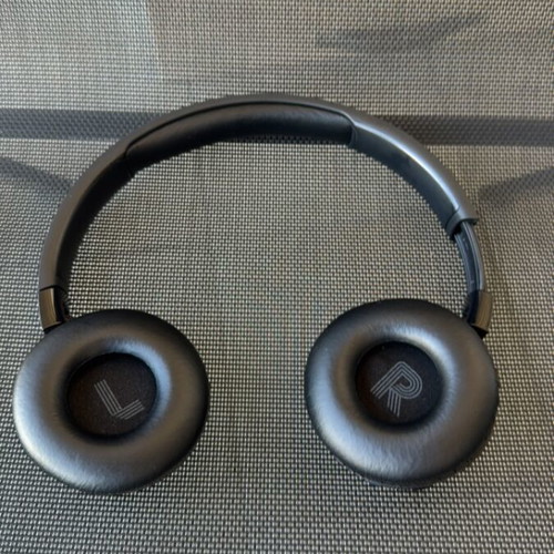 JBL Tune 670NC wireless headphones like new with noise cancelling