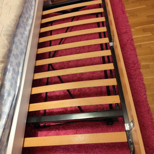 Single bed frame with folding mechanism to double bed