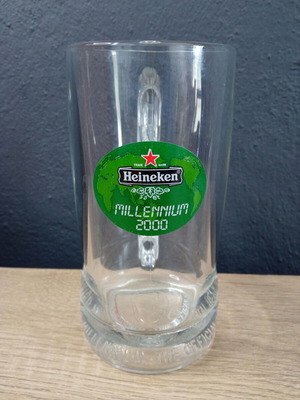 Ποτήρι μπύρας Heineken milenioum 2000 σαν καινούργιο, συλλεκτικό