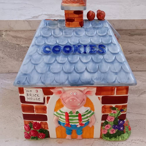 Three Little Pigs Cookie Jar used by Rayware
