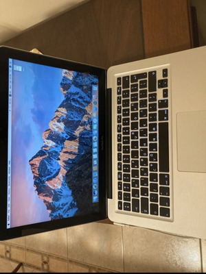 MacBook Pro 2010 like new with charger
