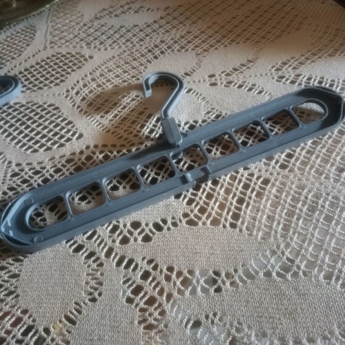 Folding hangers, set of 5