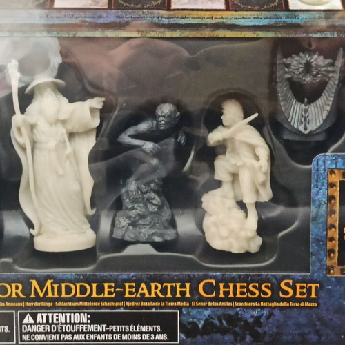 Lord of the Rings Battle for Middle Earth Chess Set new