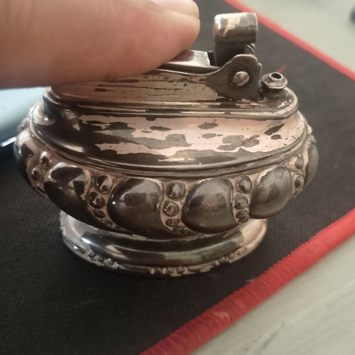Ronson Crown table lighter used, 1949-1950