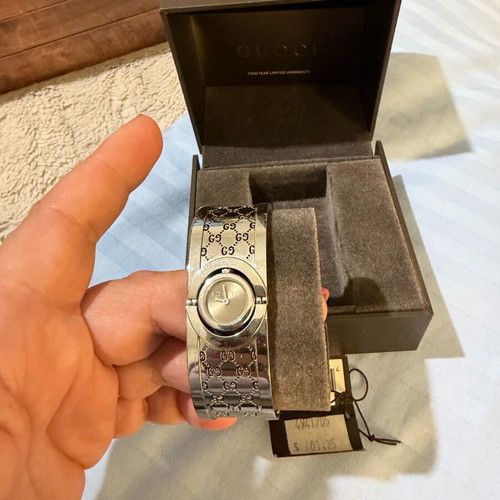 Gucci Twirl women's watch like new, model YA112501, silver