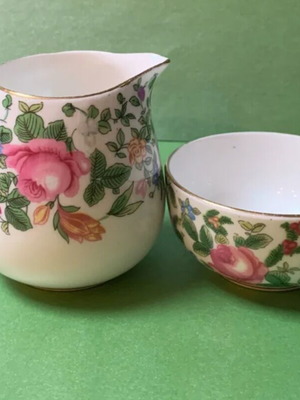 Crown Staffordshire Fine Bone China milk jug and sugar bowl set like new