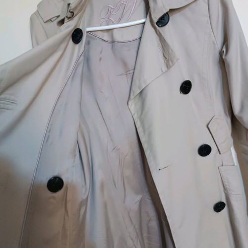 Zara beige trench coat like new, spring with double-breasted closure