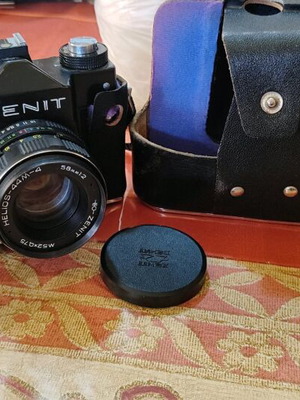 Zenit φωτογραφική μηχανή σαν καινούργιο με αξεσουάρ και δερμάτινη θήκη
