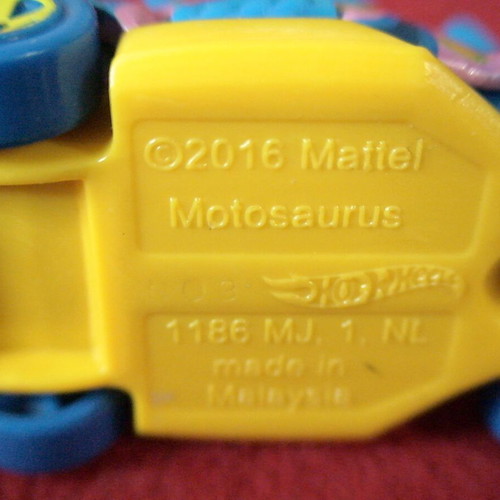 Hot Wheels Motosaurus and Dragon Blaster collectible cars set used