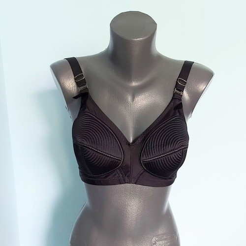 Triumph vintage touch bra 75D black like new