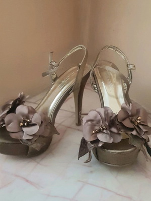 Flower sandals like new, size 37, bronze color