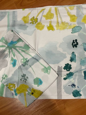 Set of printed cotton pillowcases like new with zipper