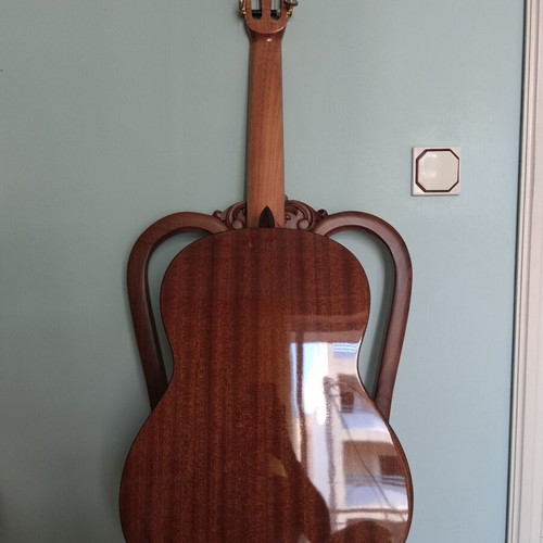 Trichordo Bouzouki, classical guitar, Boss DR 880 drum machine, Hohner instrument stand, tuner, metronome