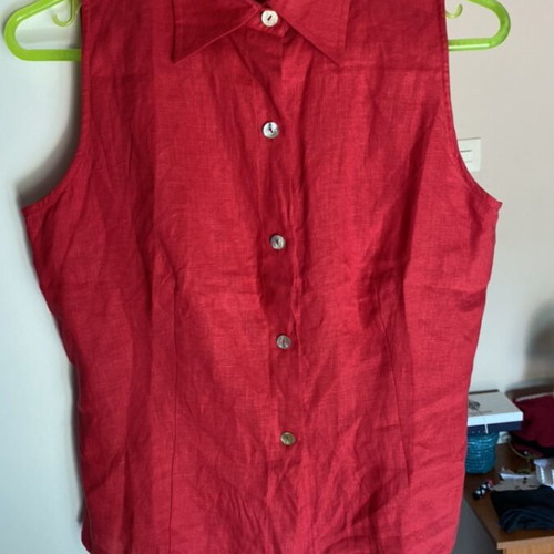 Julia Bergovich women's linen shirt new, red, sleeveless