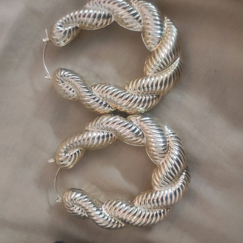 Gold braided hoop earrings like new