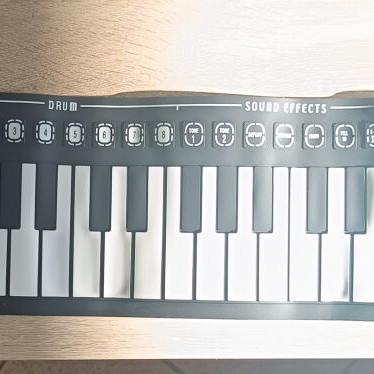 Portable electronic piano