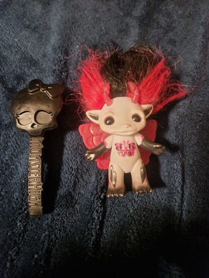 Lady B The Zelfs collectible figure with Monster High hairbrush used