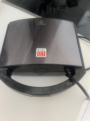 Sandwich maker used