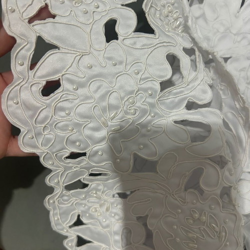 White luxury lace with pearls 130×70 cm like new