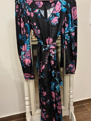 Karavan φόρεμα σαν καινούργιο, μέγεθος M, μαύρο και ροζ