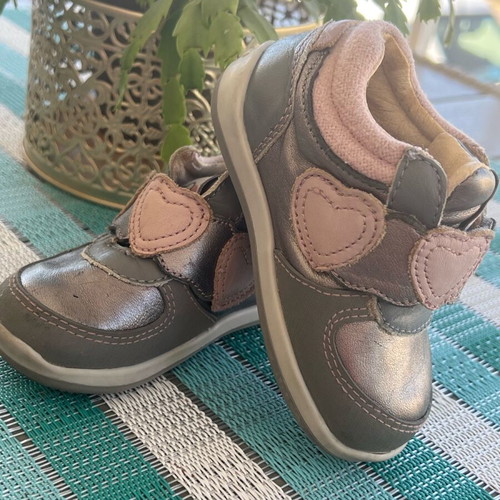 Mayoral sneakers used no 20 in neutral color